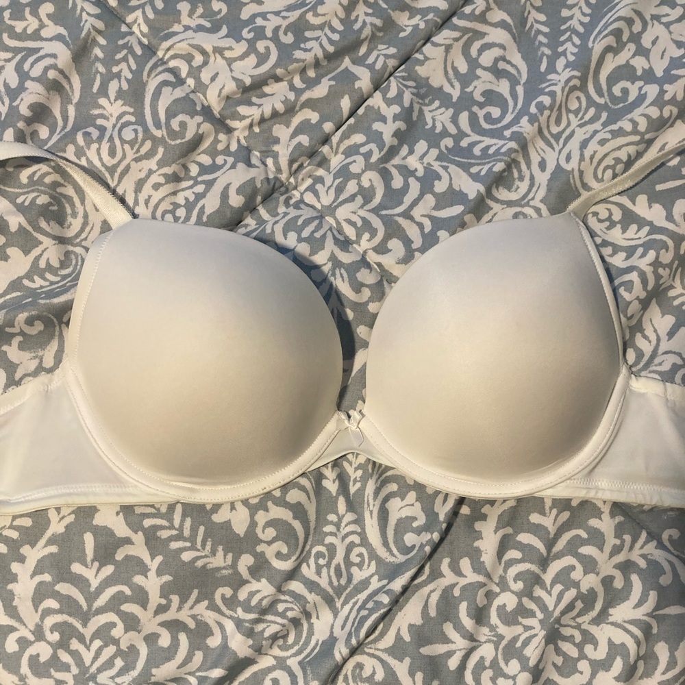 Hard to Find White Torrid plunge push-up bra.  42B